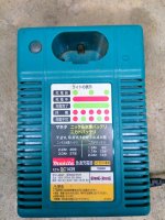 Sạc MAKITA DC1439.jpg