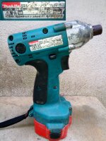 Vặn vít MAKITA M6916D.jpg